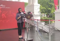 Menteri Luar Negeri (Menlu) Retno Marsudi saat menyampaikan keterangan terkait kunjungan kehormatan Grand Syekh Al Azhar Ahmed Al Tayeb di Kompleks Istana Kepresidenan Jakarta, Selasa (9/7/2024). (Dok. ANTARA/Andi Firdaus)