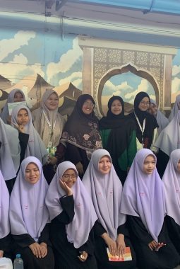 Begini Cara Siswi Thamavitya Mulniti School Jatuh Cinta pada Bahasa Arab